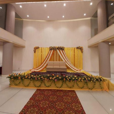 Acco Grand Hotel Лакхнау Экстерьер фото