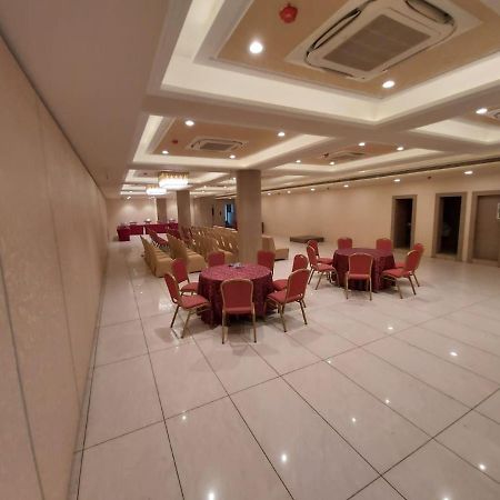 Acco Grand Hotel Лакхнау Экстерьер фото