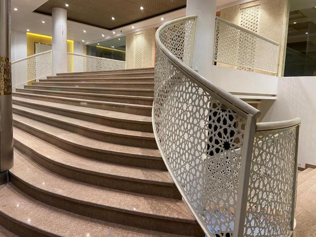 Acco Grand Hotel Лакхнау Экстерьер фото