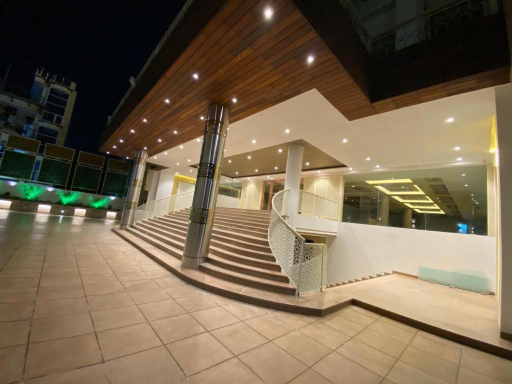 Acco Grand Hotel Лакхнау Экстерьер фото