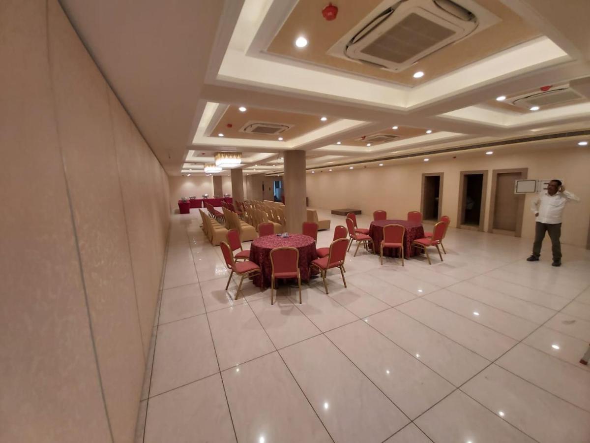 Acco Grand Hotel Лакхнау Экстерьер фото