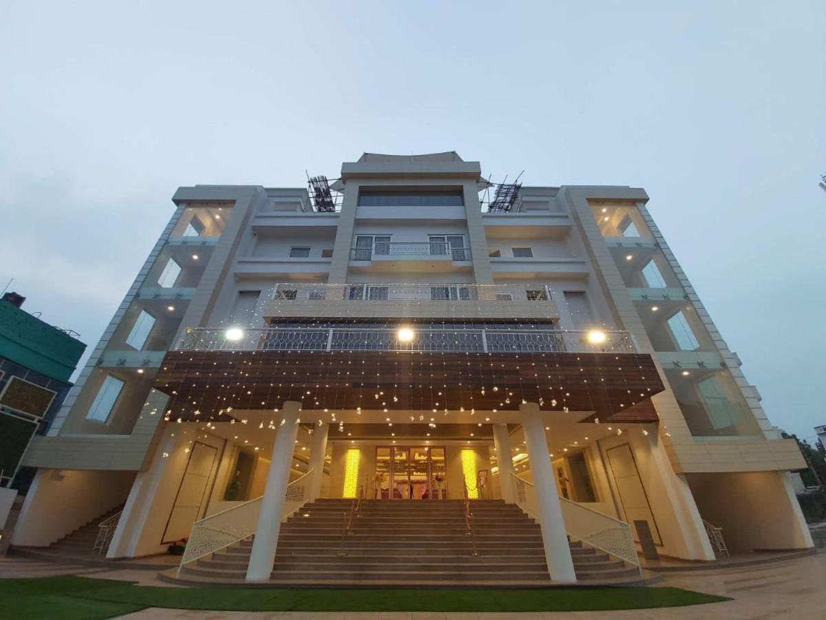 Acco Grand Hotel Лакхнау Экстерьер фото
